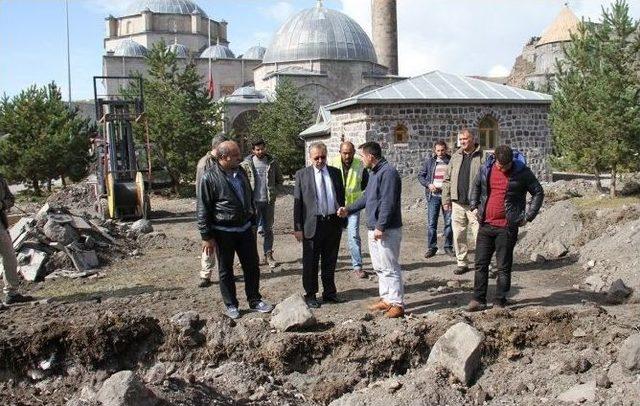 Vali Özdemir, Evliya Cami Külliyesi’nde İncelemelerde Bulundu