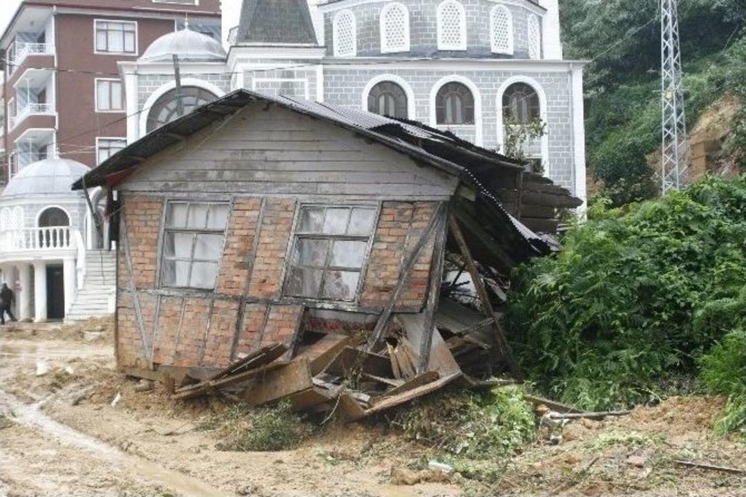 Trabzon S&uuml;rmene&rsquo;deki Şiddetli Yağışlar