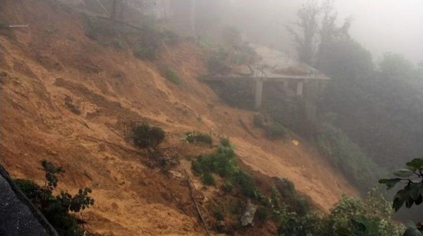 Cumhurbaşkanı Erdoğan&rsquo;ın Mahallesinde Heyelan