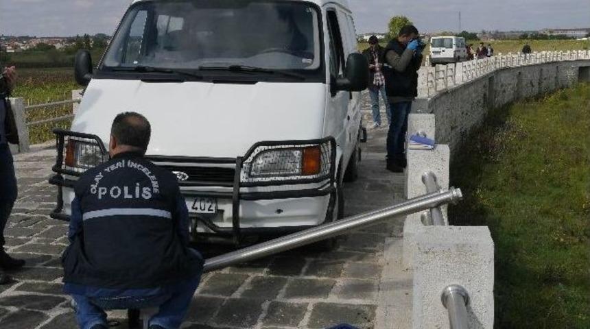 Tarihi K&ouml;pr&uuml;n&uuml;n Korkulukları &Ccedil;alındı