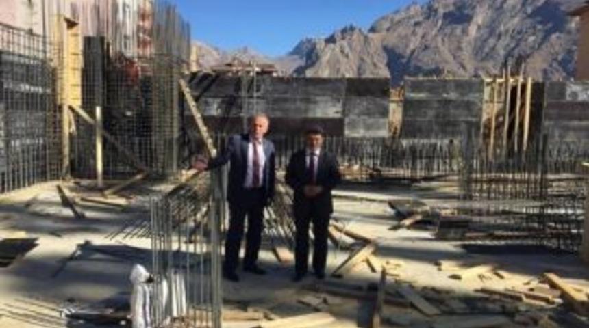 Başkan Keskin Ve M&uuml;ft&uuml; Geylani Cami &Ccedil;alışmalarını Denetledi