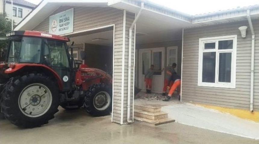 İzmit Belediyesi Temizlik Ekipleri Kirliliğe Geçit Vermiyor