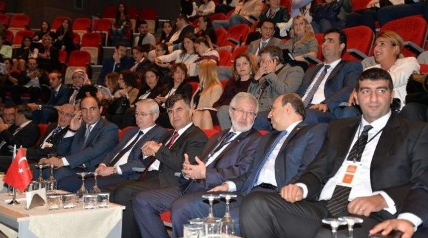 Rekt&ouml;rden &Ccedil;evre Konferansında Sigarayı Bırakma &Ccedil;ağrısı