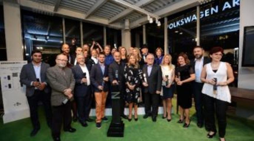 İletişimin Zirvesindekiler &Ouml;d&uuml;llendirildi