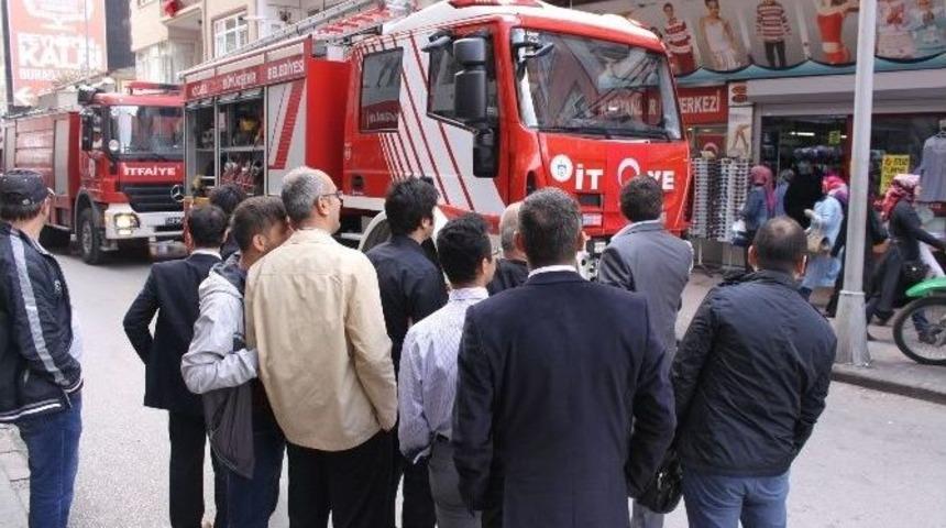 İzmit&rsquo;te İş-kur Binasında Yangın &Ccedil;ıktı