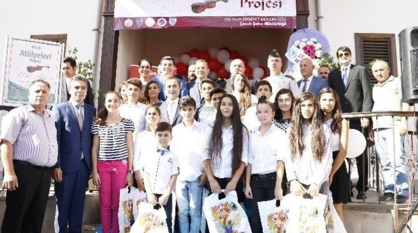 Antalya Emniyeti M&uuml;zikle &Ccedil;ocukları Birleştirdi