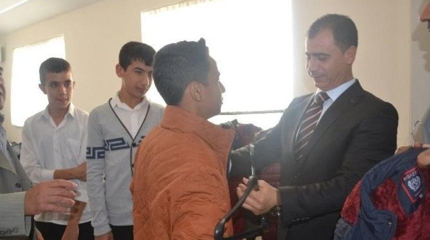 &ldquo;bir &Ccedil;ocuk Da Sen Giydir, Ağlayan Y&uuml;zler G&uuml;ls&uuml;n&rdquo; Projesi