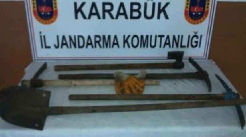 Ka&ccedil;ak Kazı Yapan Şahıslar Su&ccedil;&uuml;st&uuml; Yakalandı