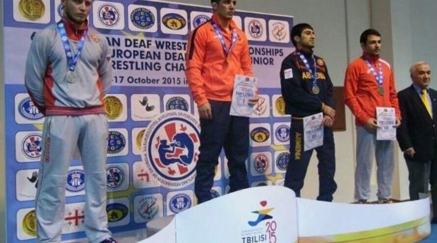 İşitme Engelli G&uuml;reş&ccedil;i Avrupa&rsquo;yı Tuş Etti