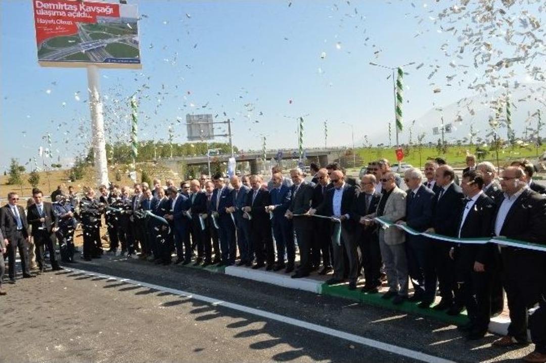 Bursa&rsquo;nın En B&uuml;y&uuml;k Kavşağı A&ccedil;ıldı, Başkan Direksiyona Bakan &Ouml;n Koltuğa Oturdu