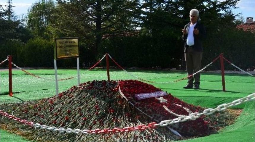 Ateş, Demirel’in Mezarını Ziyaret Etti