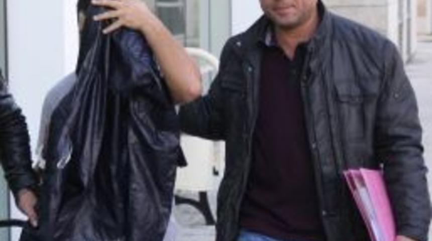 4 Mağazadan Giyim Eşyası &Ccedil;alan Gen&ccedil; Yakalandı