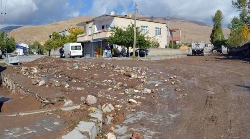 Sağanak Yağışlar Adilcevaz&rsquo;da Hasara Neden Oldu