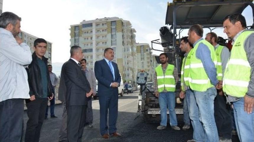 Başkan G&uuml;rkan, Asfalt &Ccedil;alışmalarını Yerinde İnceledi