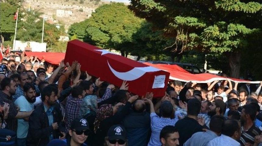 Şehit Polis K&ouml;yl&uuml;lerinin Omuzlarından Son Yolculuğuna Uğurlandı