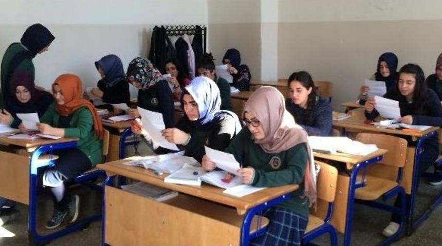 Başkan Sekmen’den Öğrencilere Mektup