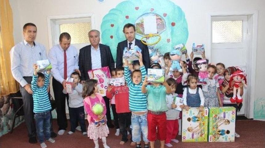 Minik &Ouml;ğrencilere Teşvik Ama&ccedil;lı Hediyeler Dağıtıldı