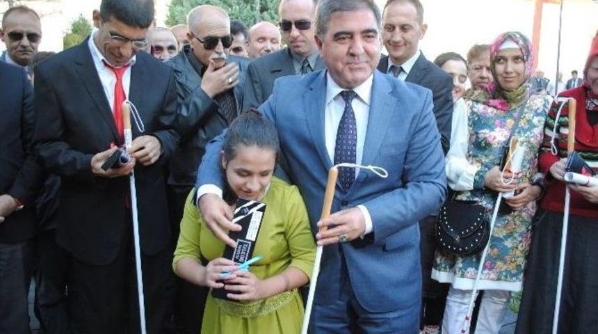 Başkan &Ouml;zdemir Engellileri Sevindirdi