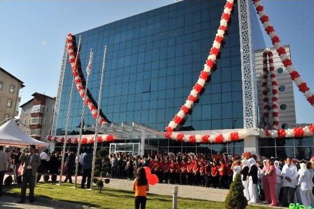 Bakan Eroğlu Akşehir’de Özel Bir Hastanenin Açılışını Yaptı