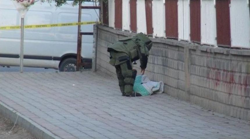 Batman&rsquo;da Okulun Duvarına Bırakılan Yorgan Polisi Harekete Ge&ccedil;irdi