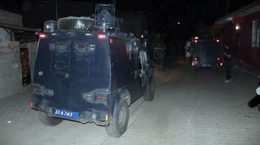Diyarbakır&rsquo;da Polise Bombalı Saldırı: 1 Yaralı