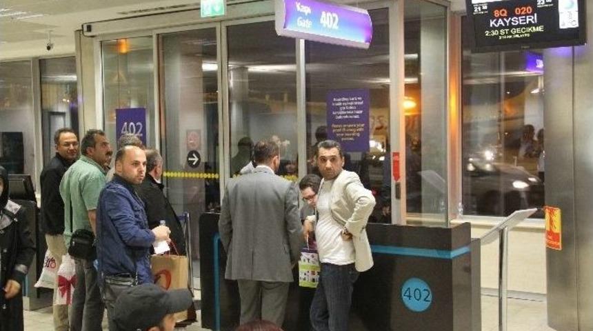 Havalimanında R&ouml;tar Kavgası