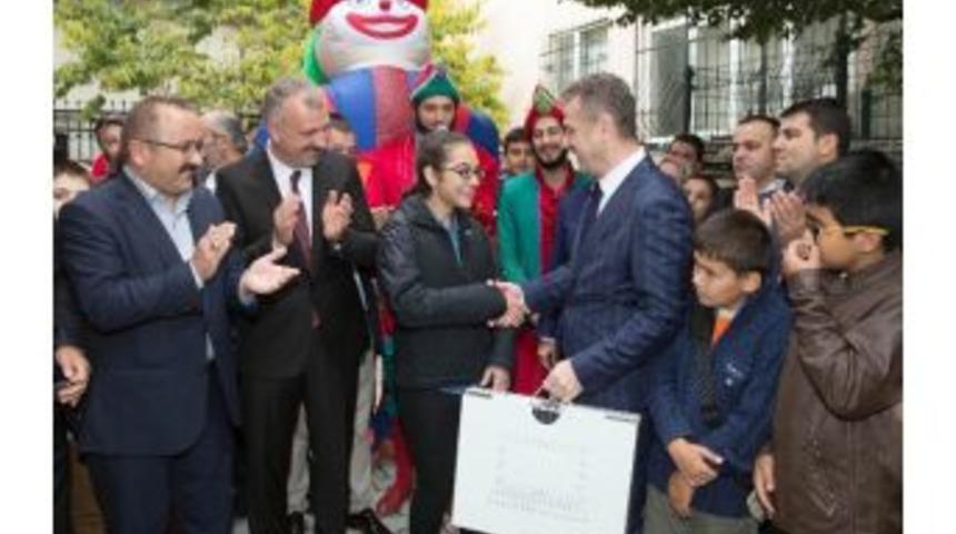 Teog&rsquo;un Yıldızı Bilgi Evi &Ouml;ğrencisine, Laptop Hediyesi