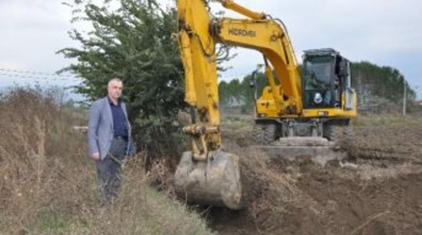 Ak&ccedil;asu Deresinde Temizlik Devam Ediyor