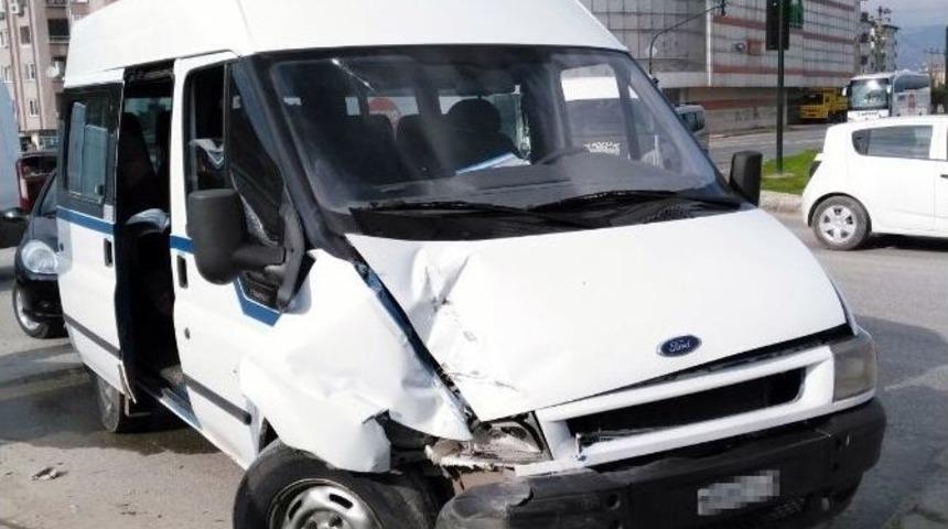 Askeri Ara&ccedil; Kaza Yaptı: 2 Asker Yaralı