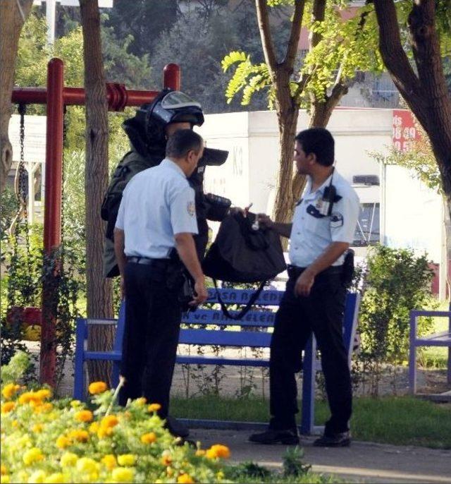 Antalya’da İki Siyah Çanta Polisi Alarma Geçirdi