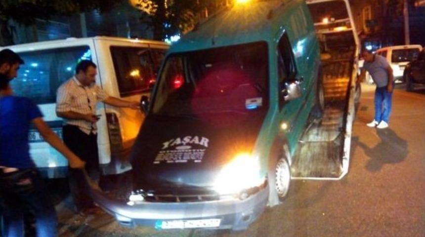 Sara N&ouml;beti Ge&ccedil;iren S&uuml;r&uuml;c&uuml; 3 Araca &Ccedil;arptı