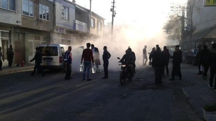 Arabasından İndi, Yangın &Ccedil;ıktı