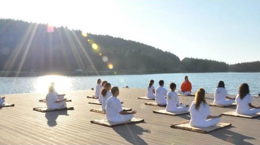 Yoga Uygulamalarını T&uuml;rkiye&rsquo;ye İlk Getiren Spirad Ramaray Antalya&rsquo;da