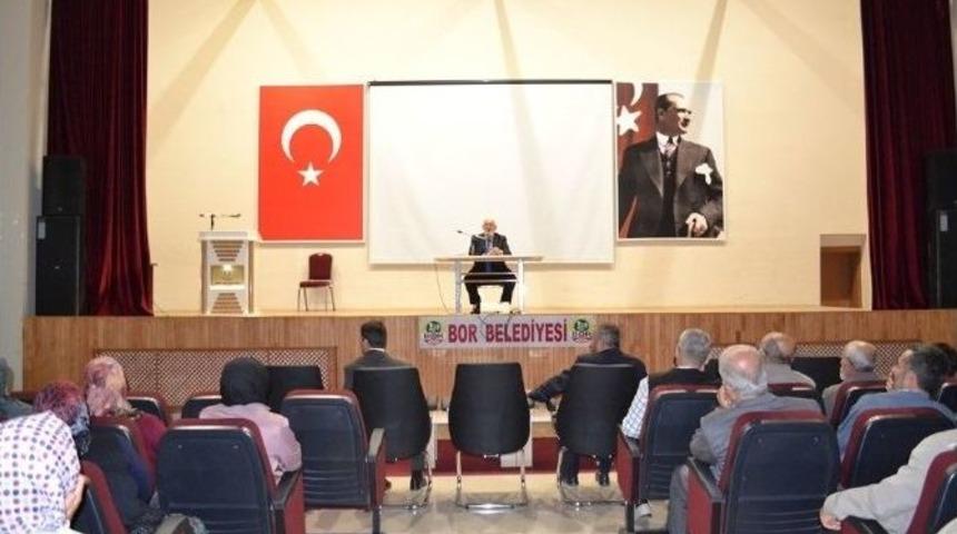 Necmettin Nursa&ccedil;an Bor&rsquo;da Konferans Verdi