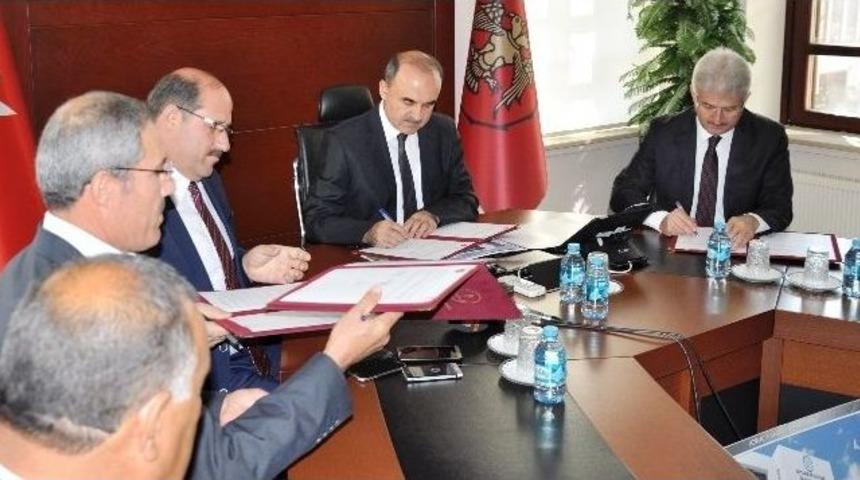 Karapınar&rsquo;a Yapılacak İmam Hatip Lisesi İ&ccedil;in Protokol İmzalandı