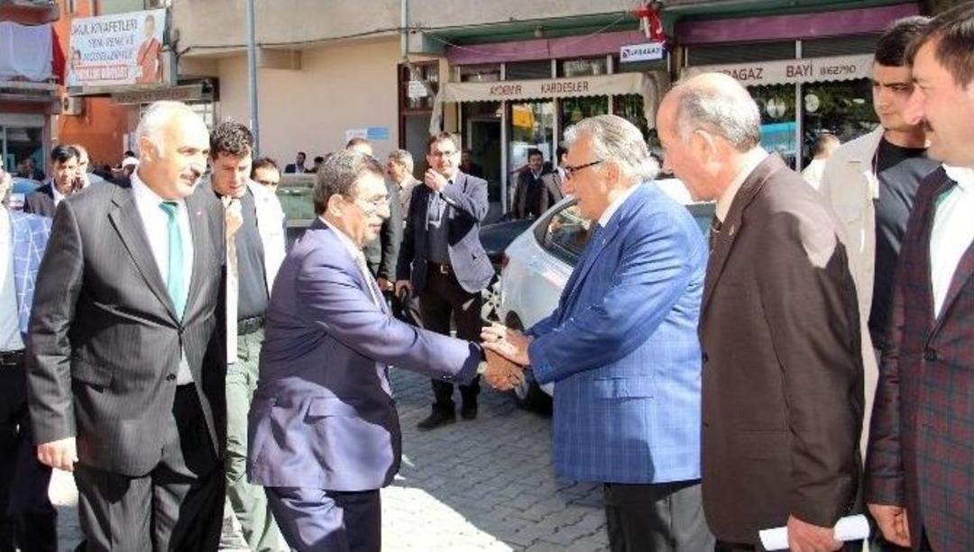 &Ccedil;evre Ve Şehircilik Bakanı G&uuml;ll&uuml;ce Erzurum&rsquo;da