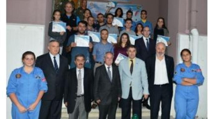 Gen&ccedil; Paraş&uuml;t&ccedil;&uuml;ler Sertifikalarını Aldı