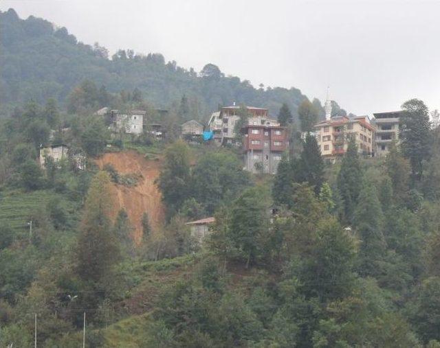 Rize’de Şiddetli Yağışın Neden Olduğu Sel Ve Heyelanlarla İlgili Hasar Tespit Çalışmaları Sürüyor