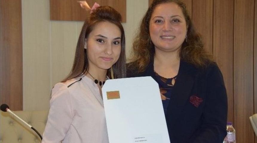 Y&ouml;k Başkanı&rsquo;ndan Fak&uuml;lte Birincilerine Kutlama Belgesi