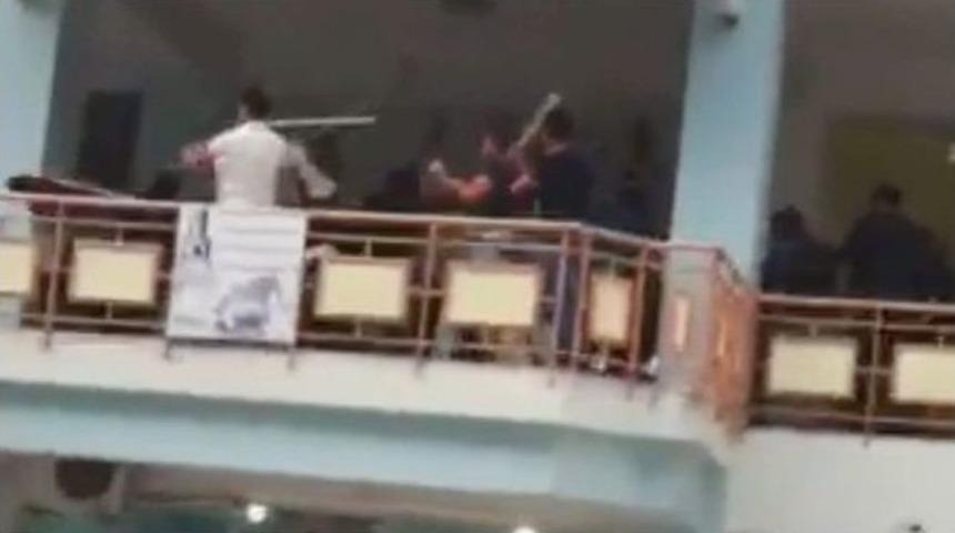 13 Kişinin Yaralandığı Kavga Kamerada