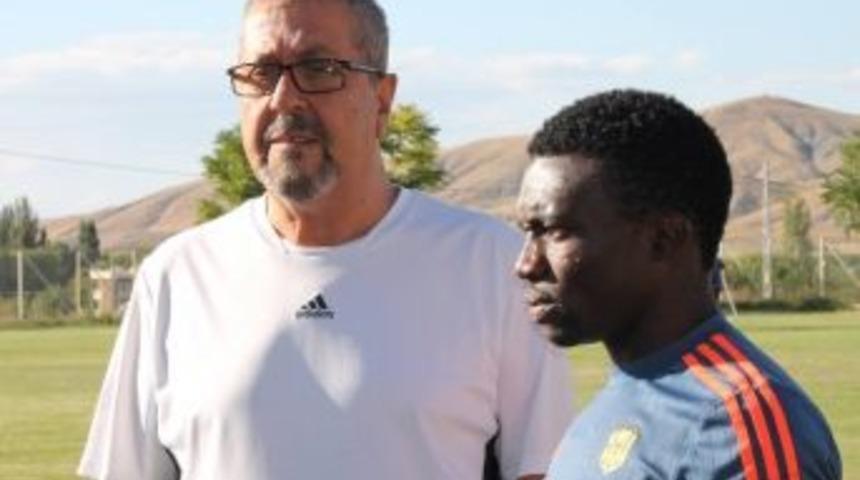 5 Dil Bilen İrfan Buz Terc&uuml;manı İşinden Etti