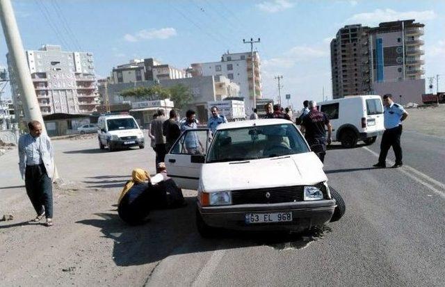 Siverekte Trafik Kazası: 2 Yaralı