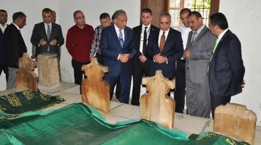 Bakan Top&ccedil;u Ter&ouml;rle M&uuml;cadelede Kararlılık Mesajları Verdi