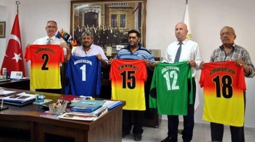 Acarlar Belediyespor&rsquo;a Malzeme Desteği