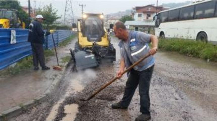 İzmit Belediyesi&rsquo;nden 50 K&ouml;ye Asfalt Hizmeti