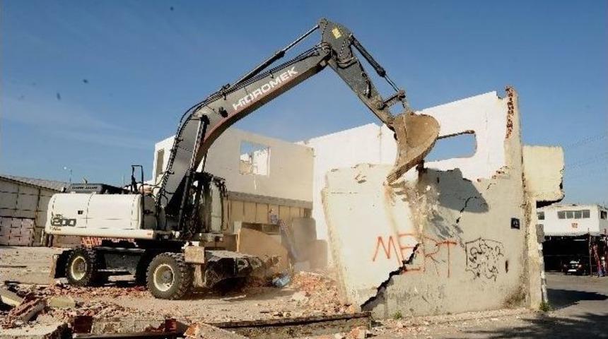 Karşıyaka’da Kaçak Yapılara Göz Açtırılmıyor