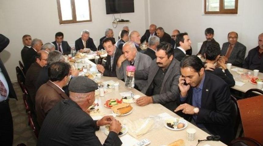 Başsoy Ve Karakelle Muhtarlarla Buluştu