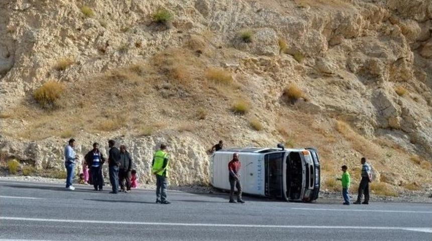 Adilcevaz&rsquo;da 2 Ayrı Trafik Kazası; 2 Yaralı