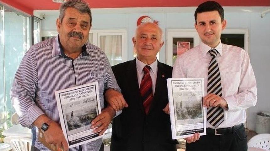 Mhp&rsquo;li Musa İlhan Kitaplarını Bağışladı