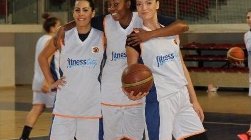 Yalova Vip, Pota Altını Ayesha Sakeena Barkley İle G&uuml;&ccedil;lendirdi